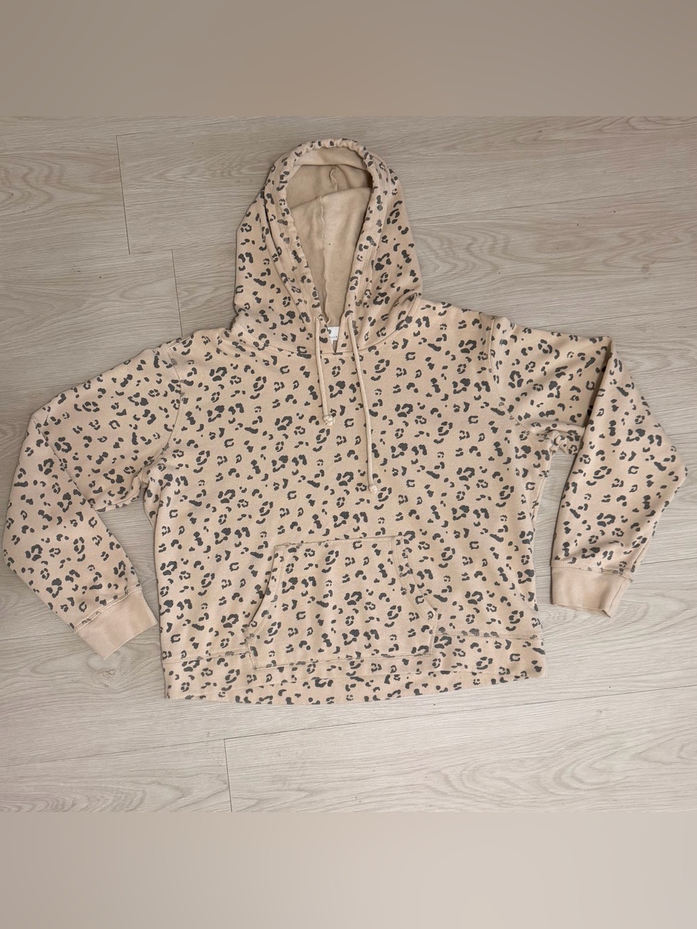 Socialite Women’s Leopard print hooded sweatshirt with front pocket Size XL